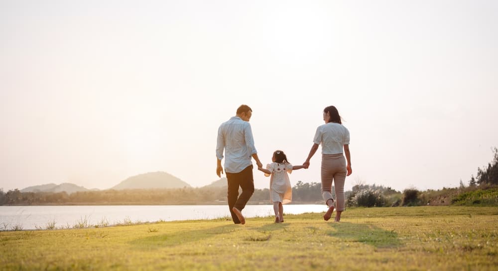 happy-family-walking