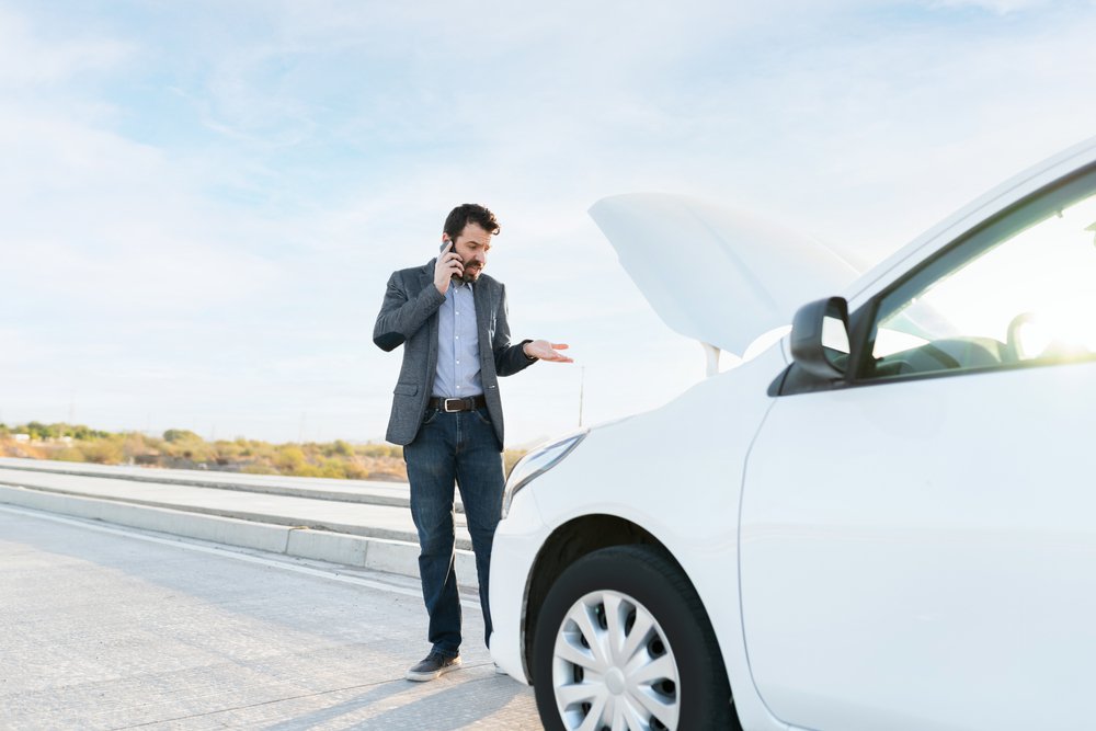 Man-waiting-for-car-assistance